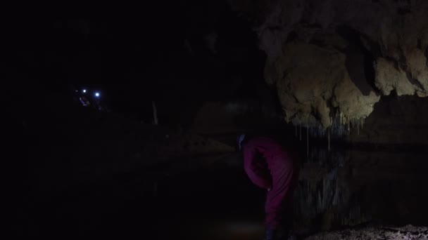 Güney Asmania Daki Bir Grup Mağara Adamı Tarafından Bir Yeraltı — Stok video