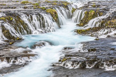Bruarfoss Şelalesi İzlanda 'nın batısında, En Mavi Şelale