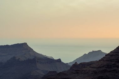 Büyük Kanarya 'da gün batımında sıradağların büyüleyici manzarası