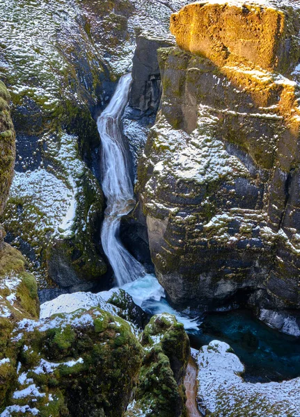 Vodopád Kaňonu Fjadrargljufur Jižní Island Řeka Fjadra Poblíž Kirkjubaejarklaustur Válcování — Stock fotografie