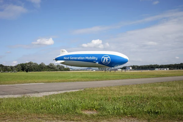 Zeppelin Hangar Parked Field Daytime — Stock Photo, Image