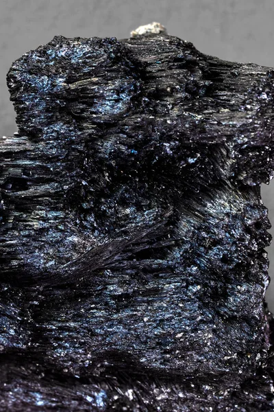 Eine Vertikale Nahaufnahme Dunkler Mineralien — Stockfoto
