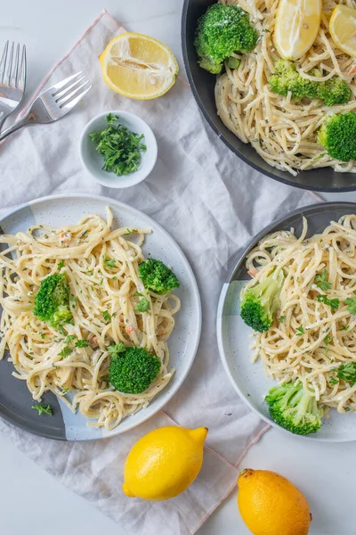 Eine Draufsicht Auf Die Gesunde Pasta Mit Brokkoli Auf Einem — Stockfoto