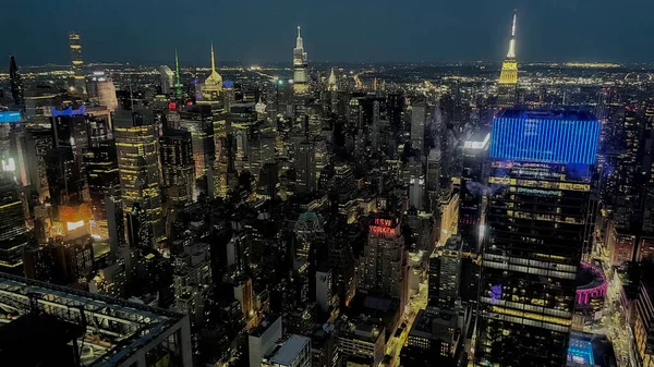 Авіаційний Постріл Міста Нью Йорка Неоновим Світлом Вночі — стокове фото