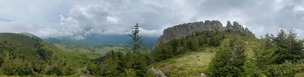 Красивый Вид Лес Горных Хребтах Трансильвании Марамурес — стоковое фото