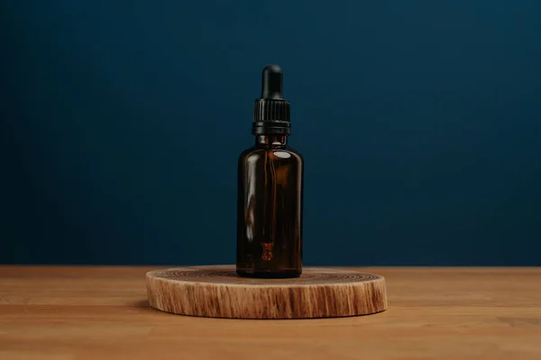 Closeup Shot Skin Care Product Container Cut Tree Log Beautiful — Stock Photo, Image