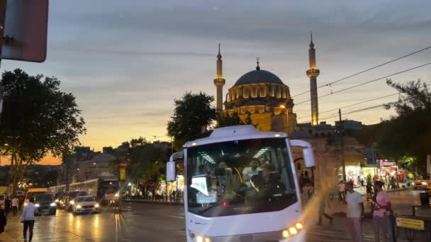 Widok Meczetu Centrum Stambułu Obok Grand Bazaar Nakręcony Nocy Turcja — Wideo stockowe