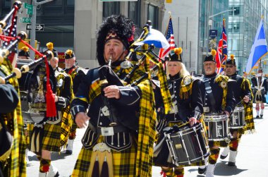 New York 'ta İskoç Tartan Günü' nü kutlamak için boru ve davul geçidi.
