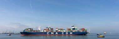 CMA CGM Zheng He 'nin Maasvlakte limanındaki panoramik görüntüsü, Rotterdam, Hollanda