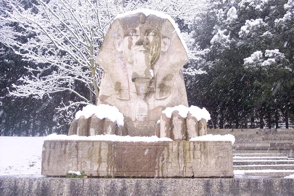 Una Esfinge Crystal Palace Park Nieve — Foto de Stock