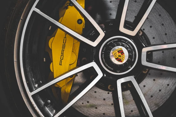 Närbild Porsche Hjul Med Fälg — Stockfoto