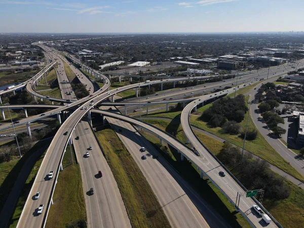 Une Vue Aérienne Traverser Les Autoroutes Par Une Journée Ensoleillée — Photo