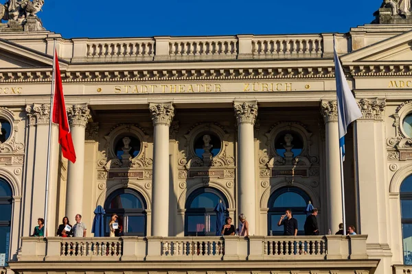 스위스 취리히에 오페라 하우스 오베른 하우스의 발코니 — 스톡 사진