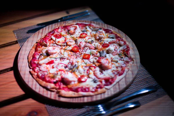 Fresh Seafood Pizza Wooden Table —  Fotos de Stock