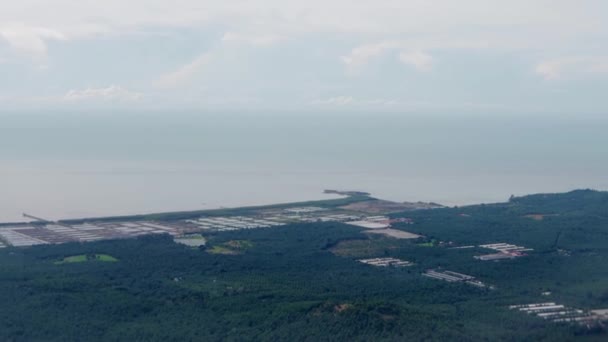 Een Prachtig Landschappelijk Uitzicht Vanuit Een Raam Van Een Vliegtuig — Stockvideo