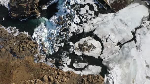 Όμορφα Καθαρό Νερό Χιόνι Και Πάγο Ένα Ποτάμι Στην Ισλανδία — Αρχείο Βίντεο