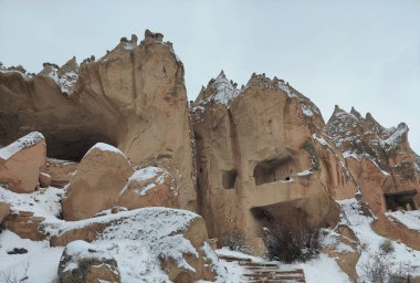 Deniz, büyüsünü bir kez yaptı mı, onu sonsuza dek harikalar ağında tutar.