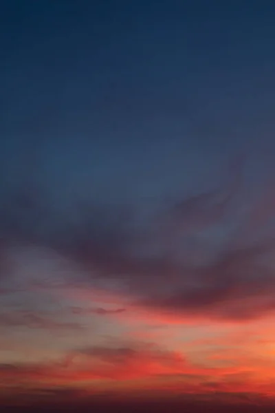 Colpo Verticale Bel Tramonto Blu Rosa Che Può Essere Utilizzato — Foto Stock