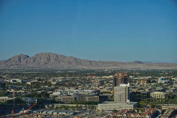 Uma Tomada Aérea Las Vegas Contra Montanha Francesa Dia Ensolarado — Fotografia de Stock