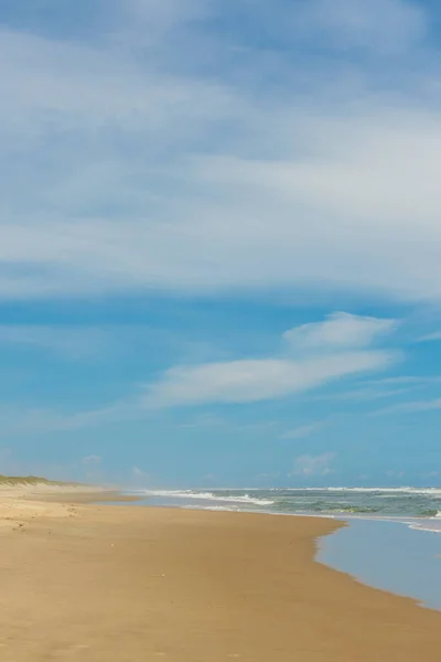 Чудовий Краєвид Білий Піщаний Пляж Голубе Небо Острові Окракоке Північна — стокове фото