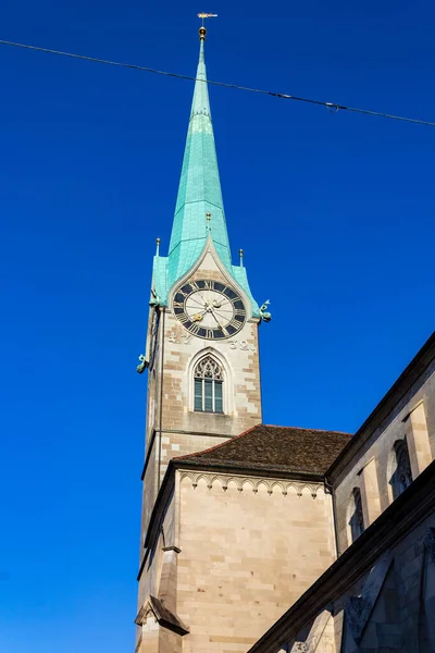 Fecho Vertical Torre Relógio Igreja Fraumunster Zurique Suíça — Fotografia de Stock