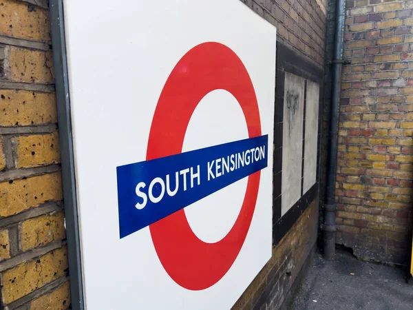 Segnaletica Della Stazione Della Metropolitana South Kensington — Foto Stock