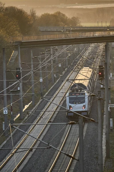 Elektrický Vysokorychlostní Vlak Projíždějící Rychlou Železniční Tranzitní Trasou Mezi Stuttgartem — Stock fotografie
