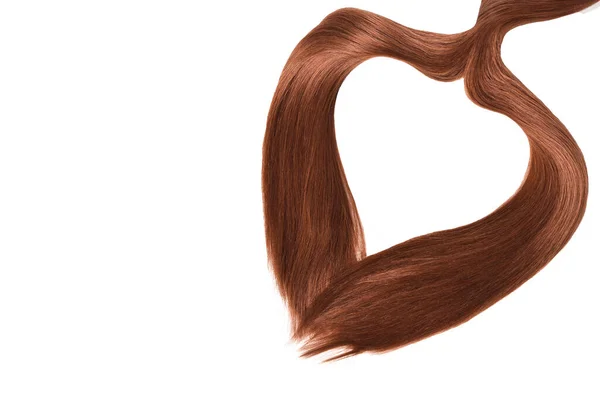 Две Пряди Красивых Мягких Здоровых Окрашенных Волос Делают Сердце Белом — стоковое фото