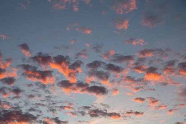 Ein Lebendiger Himmel Bei Sonnenuntergang Oder Sonnenaufgang — Stockfoto