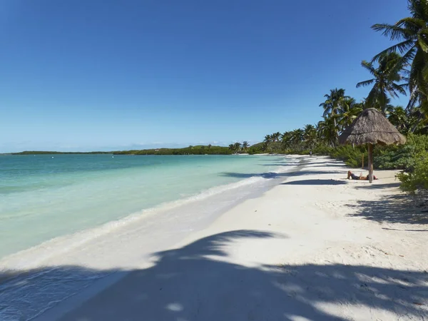 Una Bella Foto Una Spiaggia Sabbia Bianca Vuota — Foto Stock