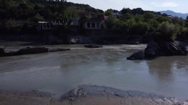 Mtskheta, Georgia yakınlarındaki Pompeus köprüsü.