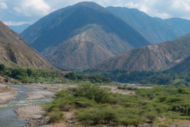 Santander, Kolombiya 'daki güzel dağların alçak açılı görüntüsü
