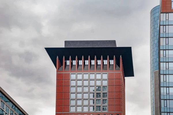 Krásný Záběr Japonské Centrum Výšková Budova Frankfurtu Nad Mohanem Německo — Stock fotografie