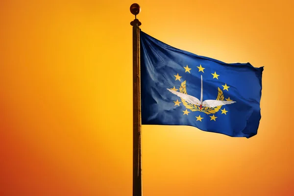 Vlajka Evropského Letectva Tyči Vlnící Žlutém Pozadí — Stock fotografie