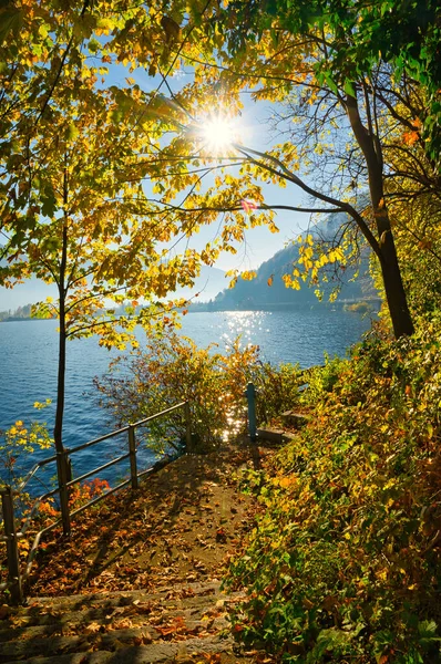 Φθινόπωρο Στη Λίμνη Traunsee Στην Περιοχή Salzkammergut Άνω Αυστρία — Φωτογραφία Αρχείου