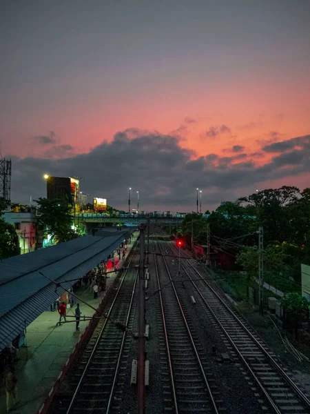 Beautiful Shot Train Station People Waiting Train Orange Sunset Sky — Stock Photo, Image