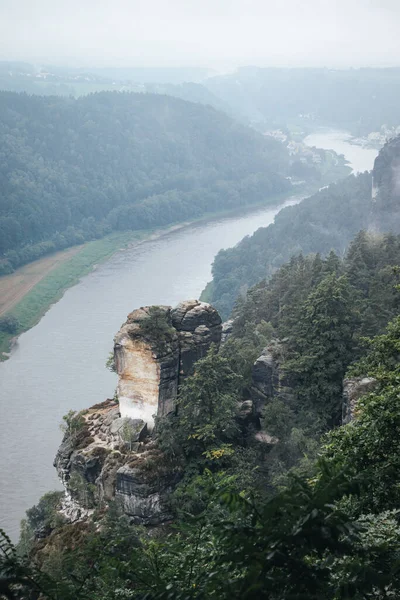 Φωτογραφία Στο Εθνικό Πάρκο Saxon Switzerland Μια Ομιχλώδη Μέρα Απίστευτους — Φωτογραφία Αρχείου