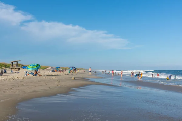Primer Plano Las Personas Que Relajan Playa Isla Ocracoke — Foto de Stock