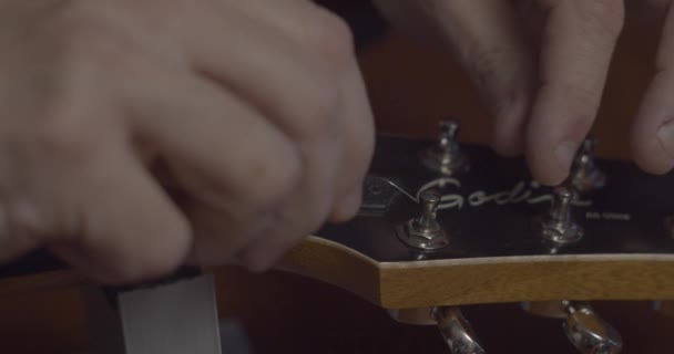 Wstawianie Struny Gitara Smyczku Post Powolny Ruch — Wideo stockowe