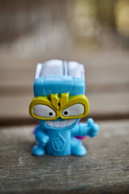 Sihirli kutu markası Superthing Brush Flash kahraman takımından mavi oyuncak.