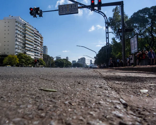 Ángulo Bajo Avenida Libertador Apuntando Monumento Los Espaoles Buenos Aires —  Fotos de Stock