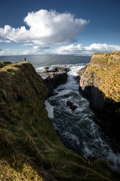 Eine Schöne Landschaft Von Einer Grünen Klippe Der Nähe Des — Stockfoto