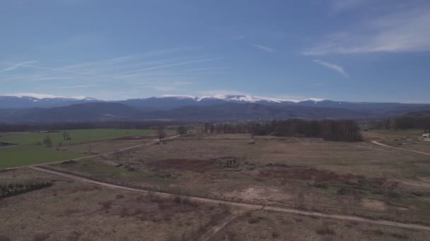 Uma Vista Panorâmica Das Montanhas Sob Céu Azul Campos Vazios — Vídeo de Stock