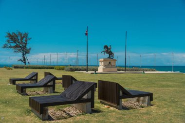 Dominik Cumhuriyeti, Puerto Plata 'daki General Gregorio Luperon heykelinin manzarası