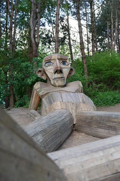 山の守護者トーマス ダンボの木彫 — ストック写真