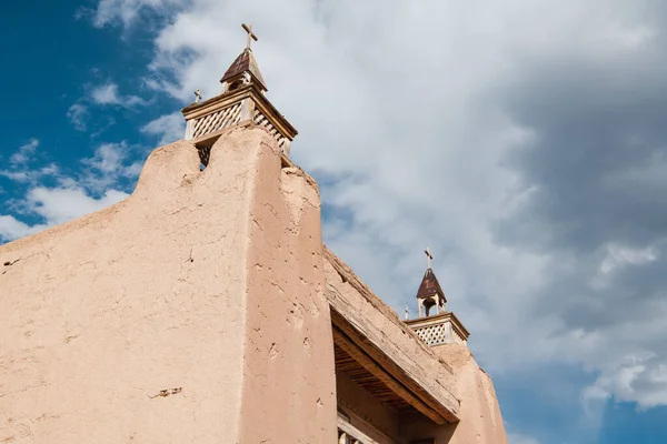 Uma Foto Baixo Ângulo Antiga Igreja Missionária Espanhola Las Trampas — Fotografia de Stock