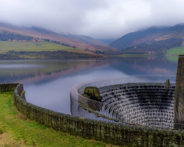 Uma Bela Paisagem Reservatório Dovestone Dia Nublado Greenfield Grande Manchester — Fotografia de Stock