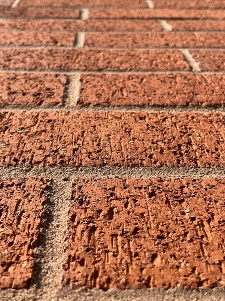 Ein Niedriger Winkel Nahaufnahme Der Neuen Roten Backsteinmauer — Stockfoto