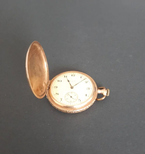 Velho Relógio Bolso Ouro Isolado — Fotografia de Stock