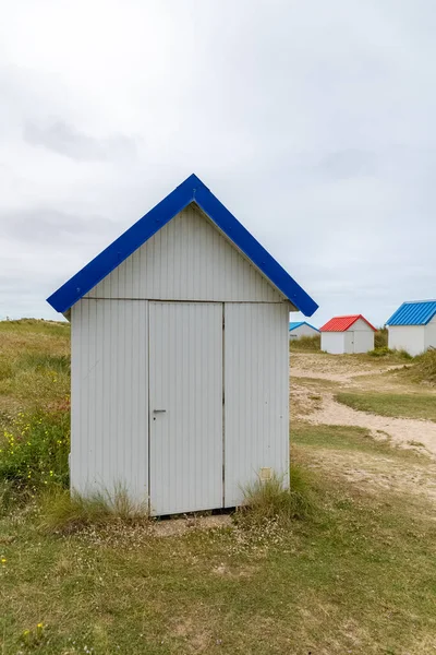 Gouville Sur Mer Normandiya Kum Tepelerindeki Renkli Ahşap Plaj Kulübeleri — Stok fotoğraf